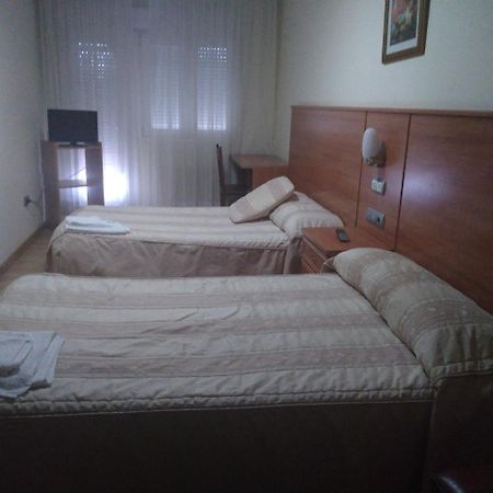 Hotel 2 De Mayo 2 Xinzo de Limia Eksteriør billede